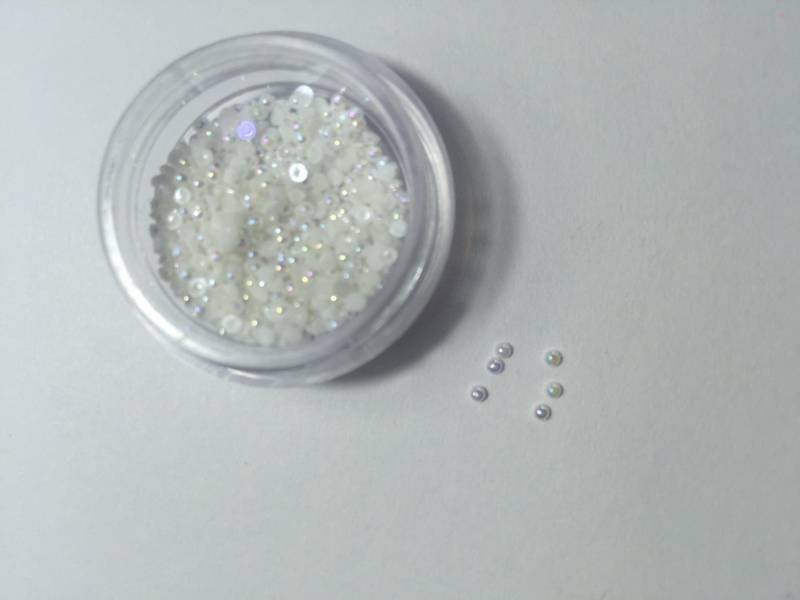 Korneliya Pearl Drops Nailart